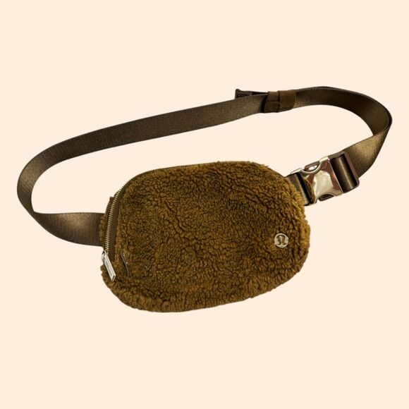 Lululemon Everywhere Belt Bag Fleece - Picture 1 of 6